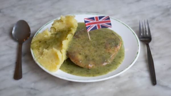 英国の伝統料理 パイ・アンド・マッシュ